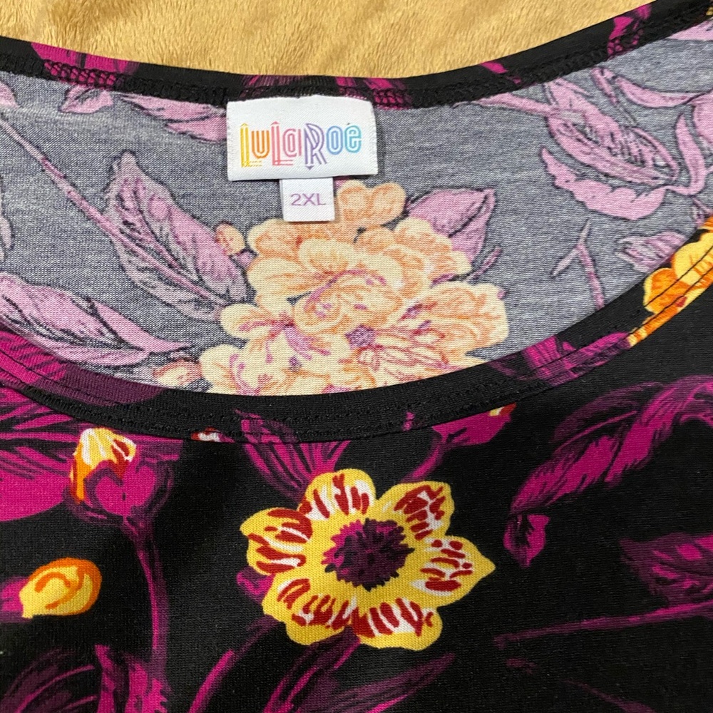 Women’s LuLaRoe top size 2x - Picture 3 of 9